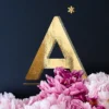 Flower Alphabet goldener Buchstabe A aus dem Shop von HEARTMADE Prints